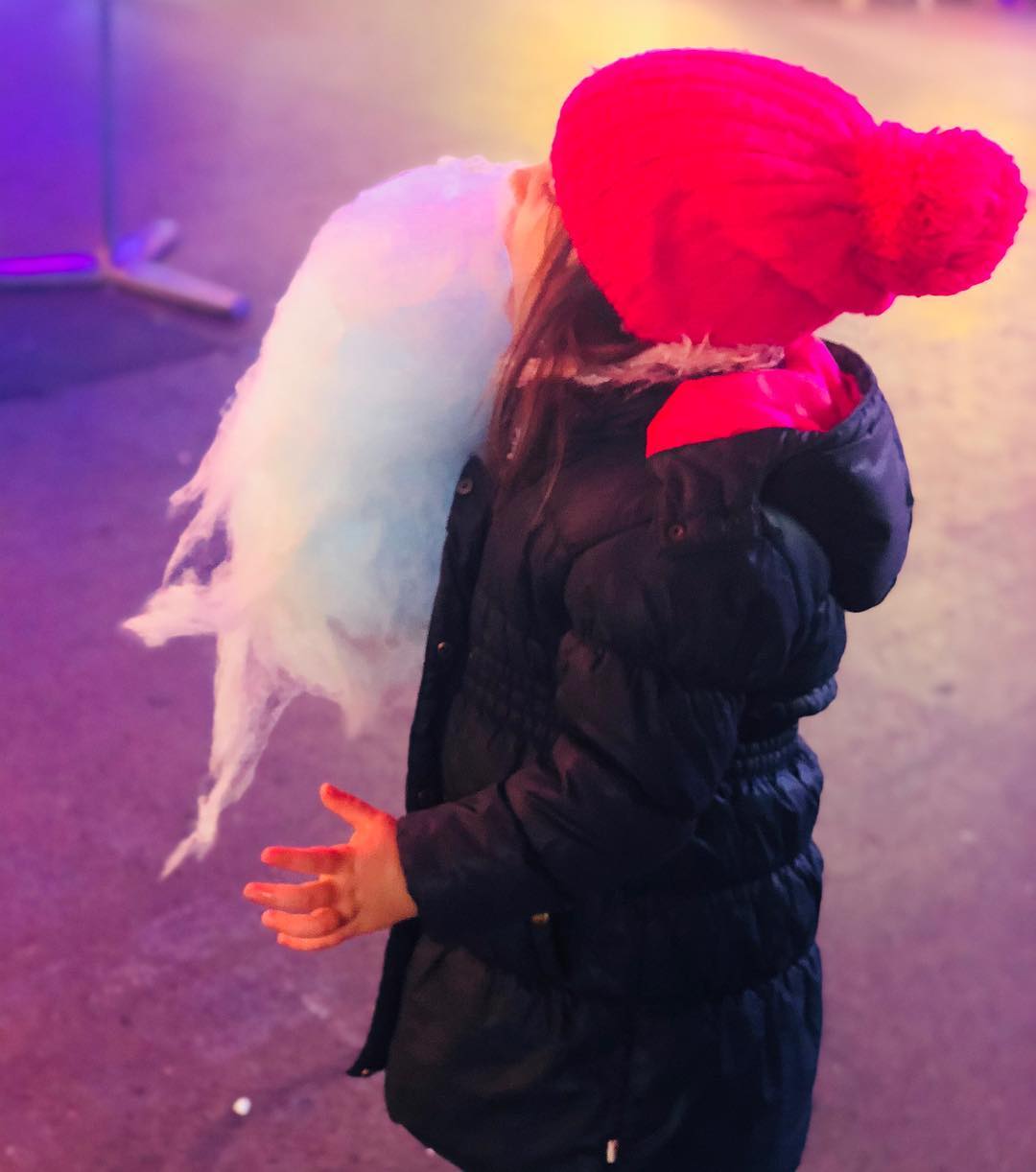#herbstmesse #zuckerwatte #zuckerwatte #lecker #machtspaß #kinderfreude #pink #mütze #zuckerblumen #