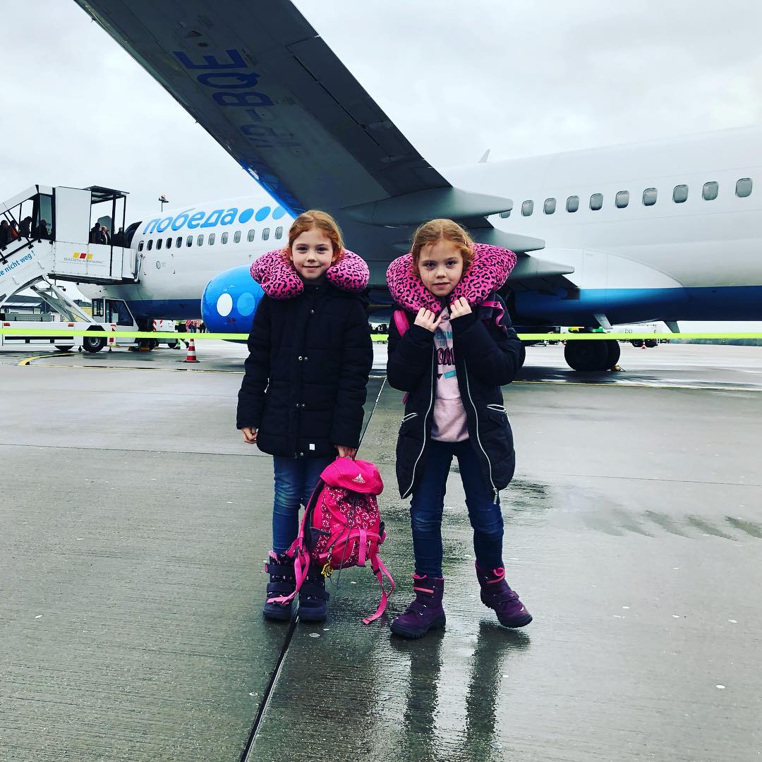 bereit für Moskau 😍#moskau #moskow #russia #loverussia #twins #redhair #skatergirl #iceskating #eisk