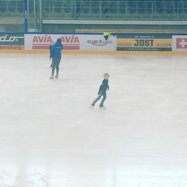 Nimm dir Zeit für die Dinge, die dich glücklich machen👯‍♀️⛸⛸❤️❤️#iceshow #iceskate #ichliebedich #ic