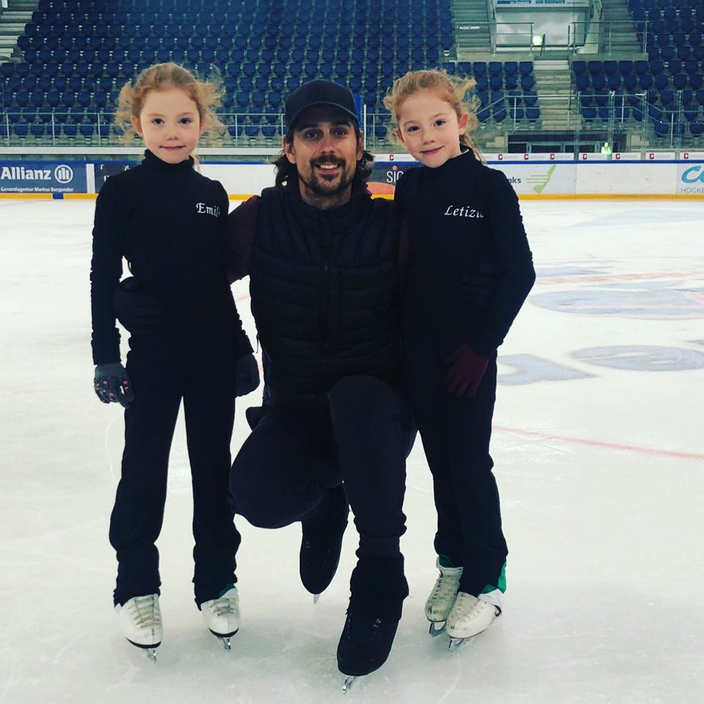 ⛸Super Training mit 🤗@david_vincour #figureskatingcoach #twins #happy #figureskaters #figureskating 