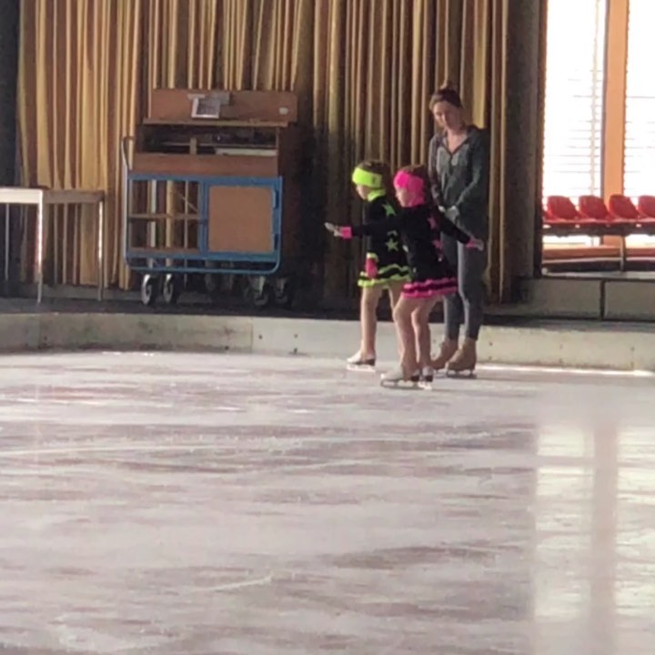 Genau 1 Jahr her, da haben wir das Eiskunstlauf für uns entdeckt ❤️wer hätte das gedacht..das wir es