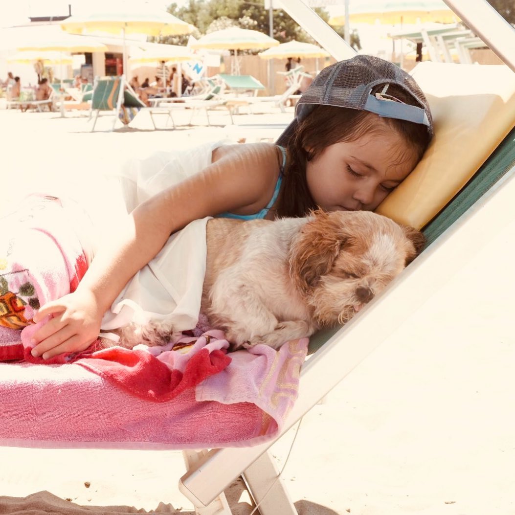 Unser größter Fan ❤️unsere kleine Schwester #littlegirl #sisterlove #valentina #rimini #italy🇮🇹 #str