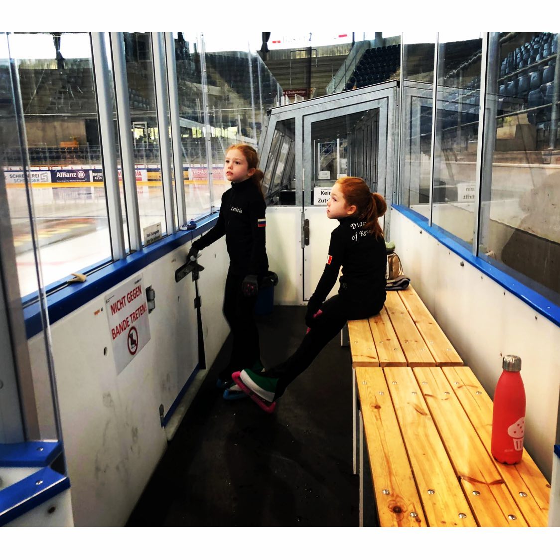 Diese 2 Minuten die sich anfüllen wie eine Ewigkeit🙈⛸#endlich #eis #twinssisters #wartezeit #2minuto