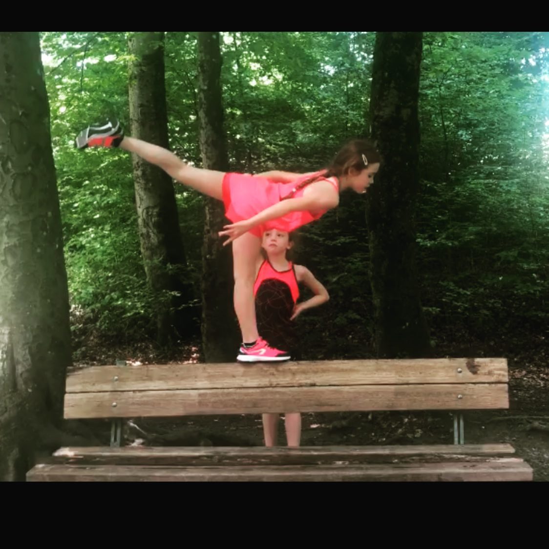 Besondere Menschen erkennt man nicht, man fühlt sie ❤️#twinssisters #forevertogether #workout #zusam