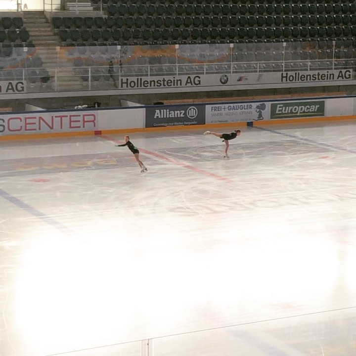 Wir lieben es wenn das Eis so leer ist ⛸❤️❄️#figureskating #arena @int.figureskating #iceskating #ei