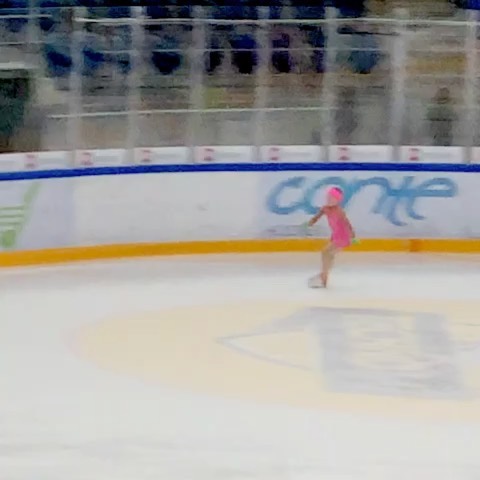 Hat richtig Spaß gemacht 😁 heute mit @kovalevskaaa #iceskating #figureskating #twinsisters #spaß #ha