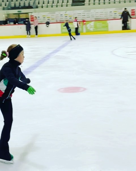 Sei stärker als deine stärkste Ausrede! #training mit @antoshka_k.o_  #iceskating #figurskating #spo