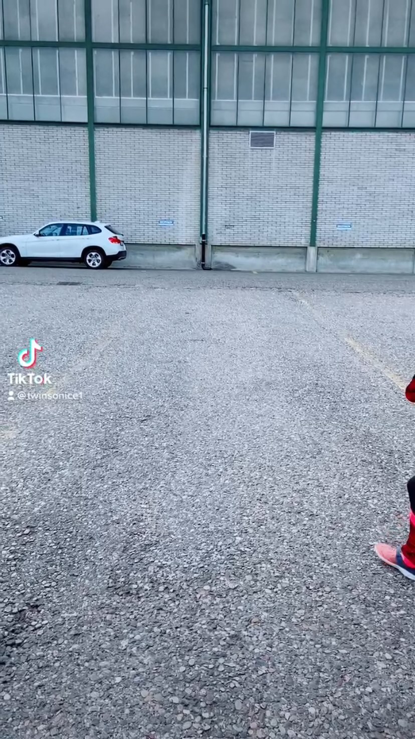 ...und ab zum Training @logosmilano #seilspringen #office #training #sportmotivation #fun #endlich #