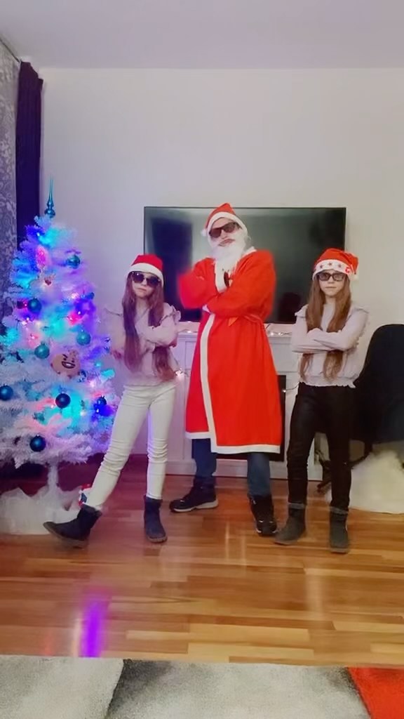 Здравствуй опа Новый год 🌲🎇 😅 🎅🏻wir genießen die Tage mit unserer Familie ❤️ wo verbringt ihr den le