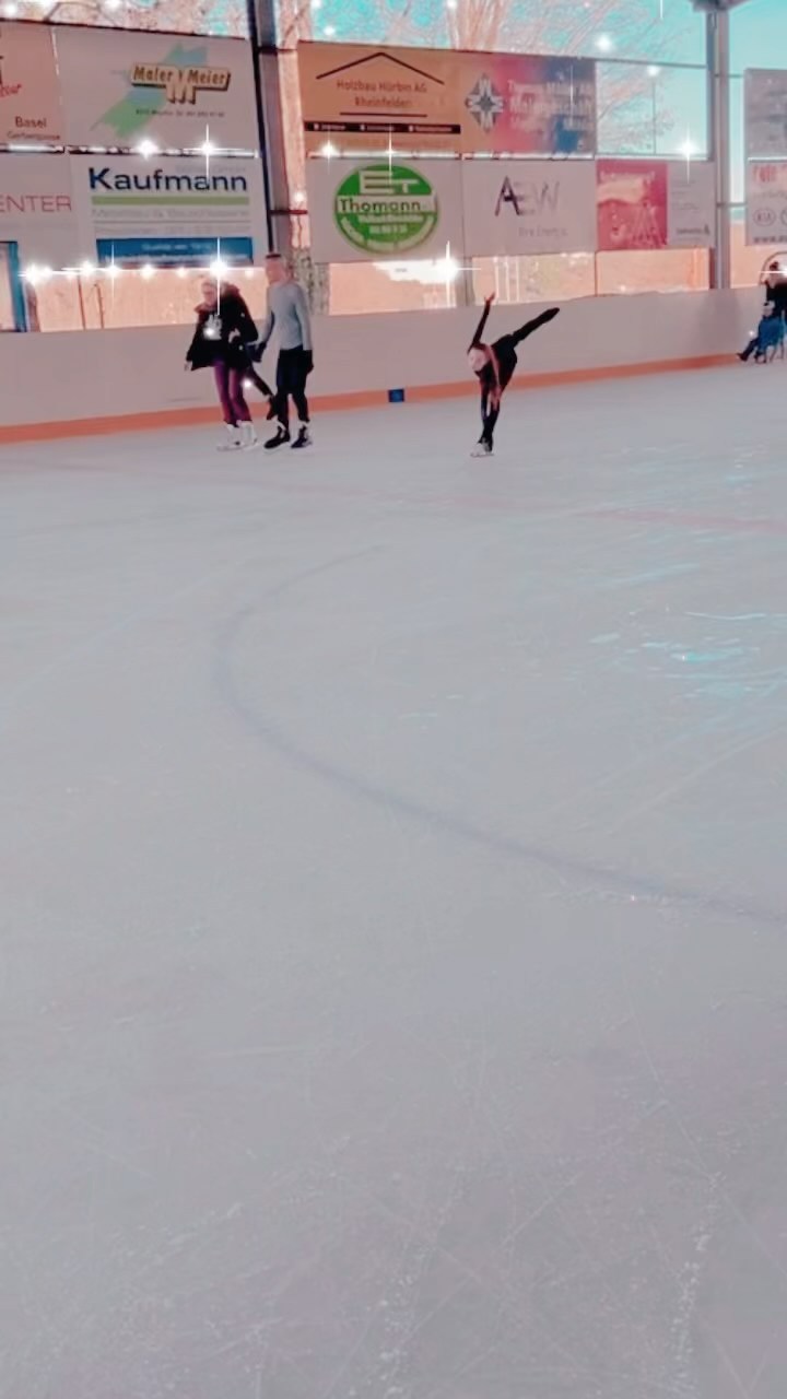 Letzte Runde für dieses Jahr ❄️⛸ wir wünschen euch einen guten Rutsch ins neue Jahr 🎉🥳🎊 Outfit @logo