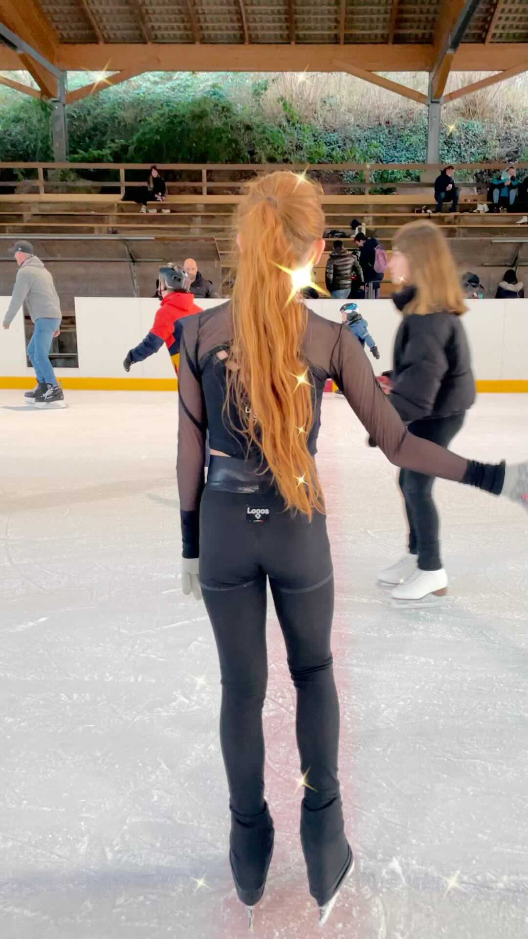 Eigentlich wollten wir heute nur chillen 😅 aber irgendwie sind wir wieder mal in der Eishalle geland
