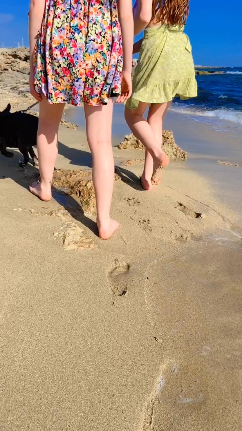 Slow down.. #beach #slowdown #sea #meer #ruhe #meeresrauschen #französischebulldogge #sand #relax #b