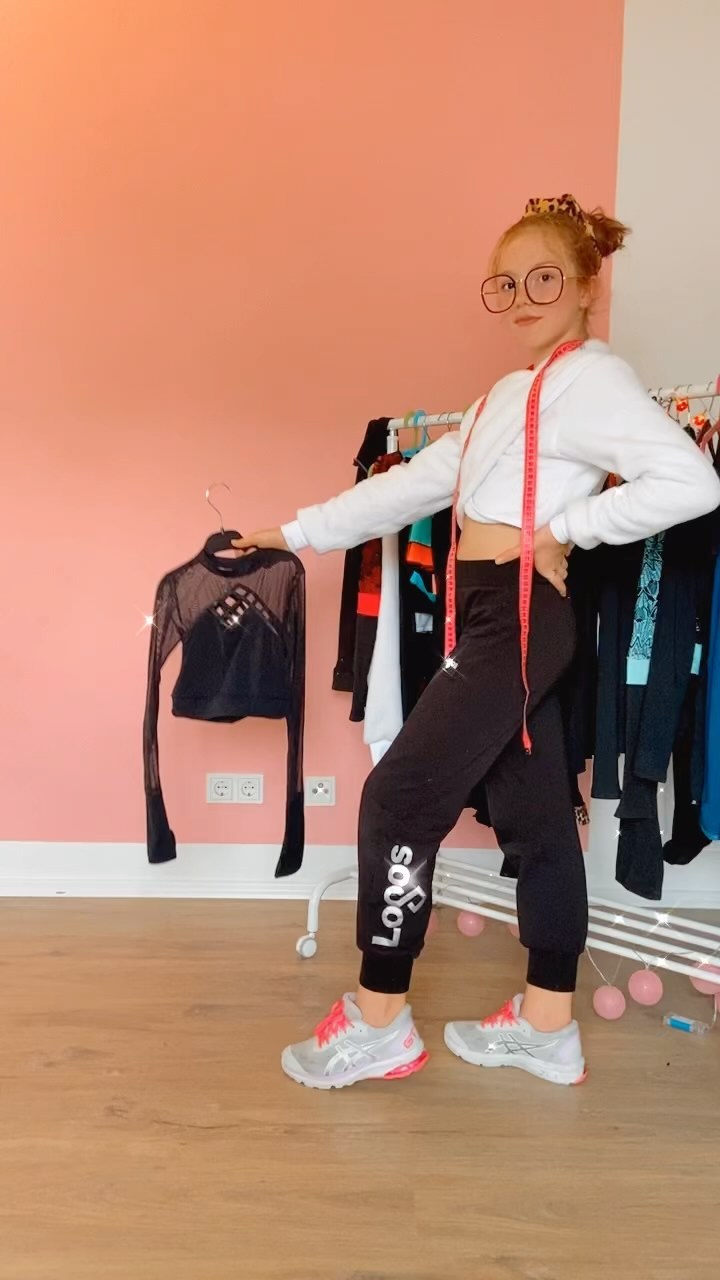 Letizia fühlt es.. Bewerbung bei Logos eingereicht 😅😍 Outfits von @logosmilano 
#logosmilano #beauty