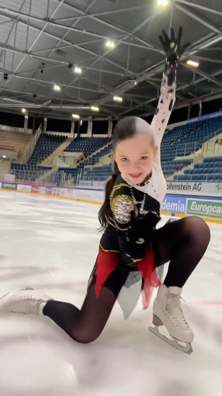 One way for another..

#iceskating #lovetoskate #oneway #beautiful #cruella #trendreels #foryou