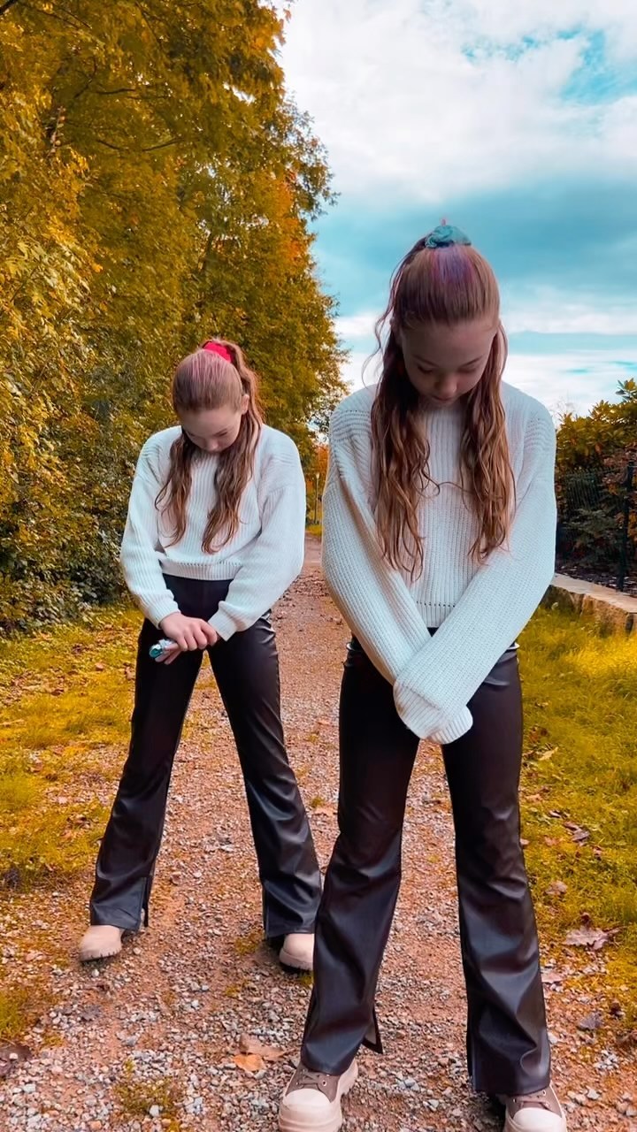 Schönes Wochenende wünschen wir euch ❤️🍂

#autumn #autumnoutfit #trendreels #weekend #twins #dancere