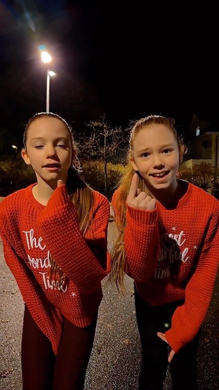 christmas mood ❄️

#chrismas #chrismasmood #dancereels #dance #dancevideo #twins #trendreels #trends