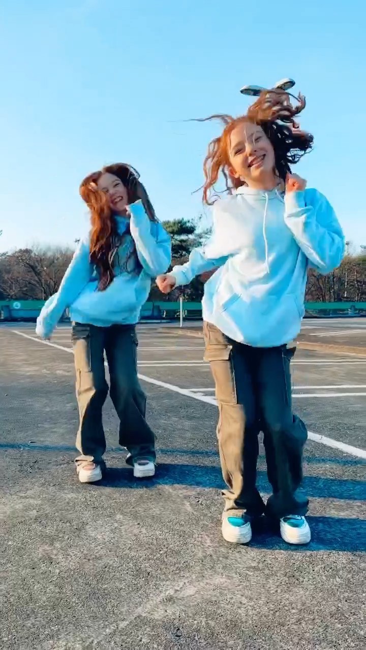 hello everyone 😄 have a nice day 🤗

#dancereels #funreels #lovetodance #goodvibes #twinssisters #twi