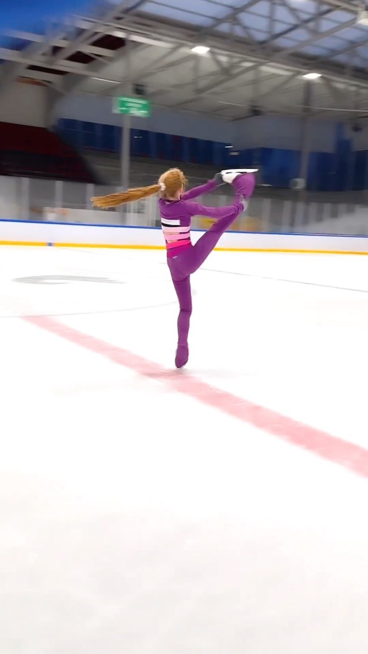 Dieser Overall 😍 

Von @logosmilano 

#iceskating #trendreels #beautiful #styles #fashion