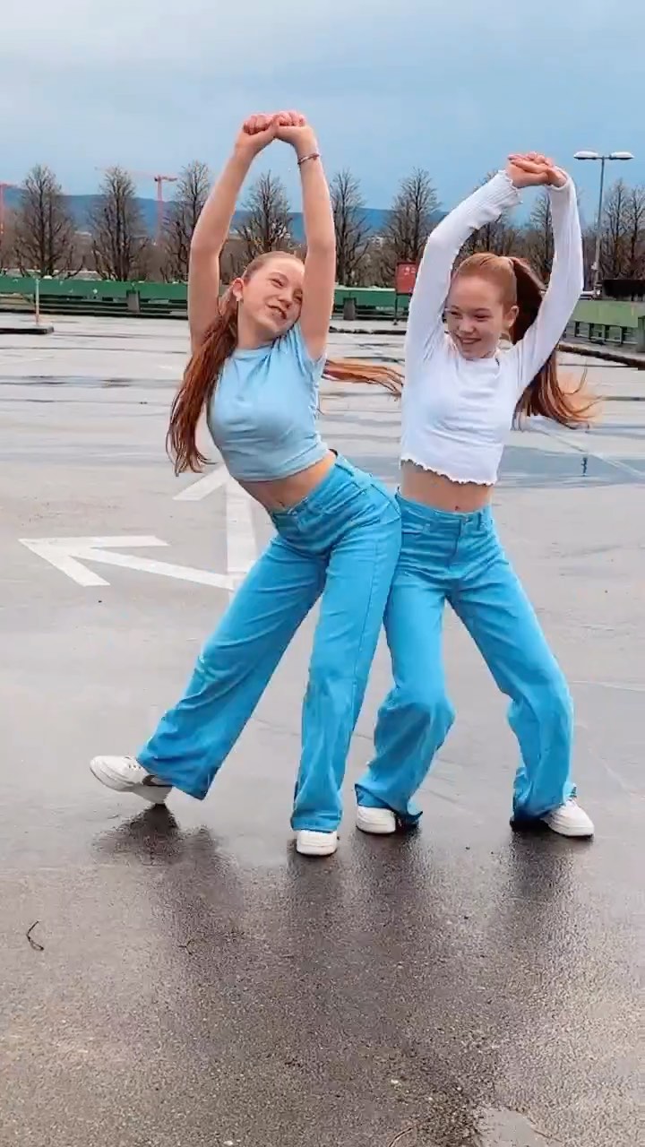 Good morning 🌧️

#twinssisters #beautiful #gingerhair #dancechallenge