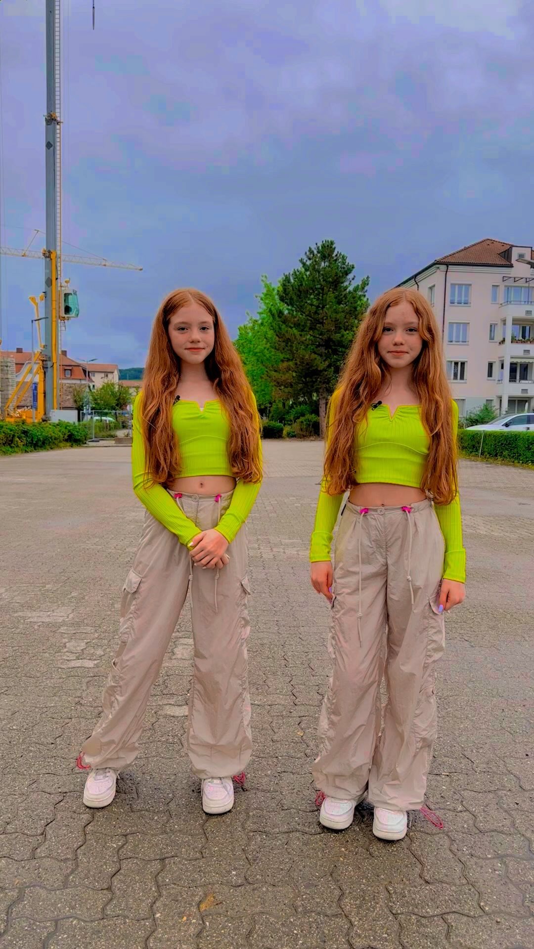 Wir freuen uns schon auf morgen 🥳 it’s Party time 🥳 

#twins #dance #dreharbeiten