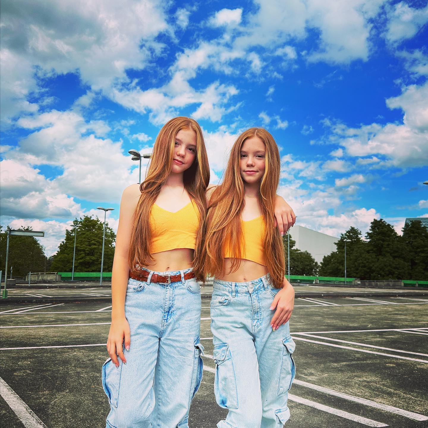 Ein wunderschönes Wochenende wünschen wir euch 🫶🏻

#beautiful #stylish #fashion 
#picture #twins #re