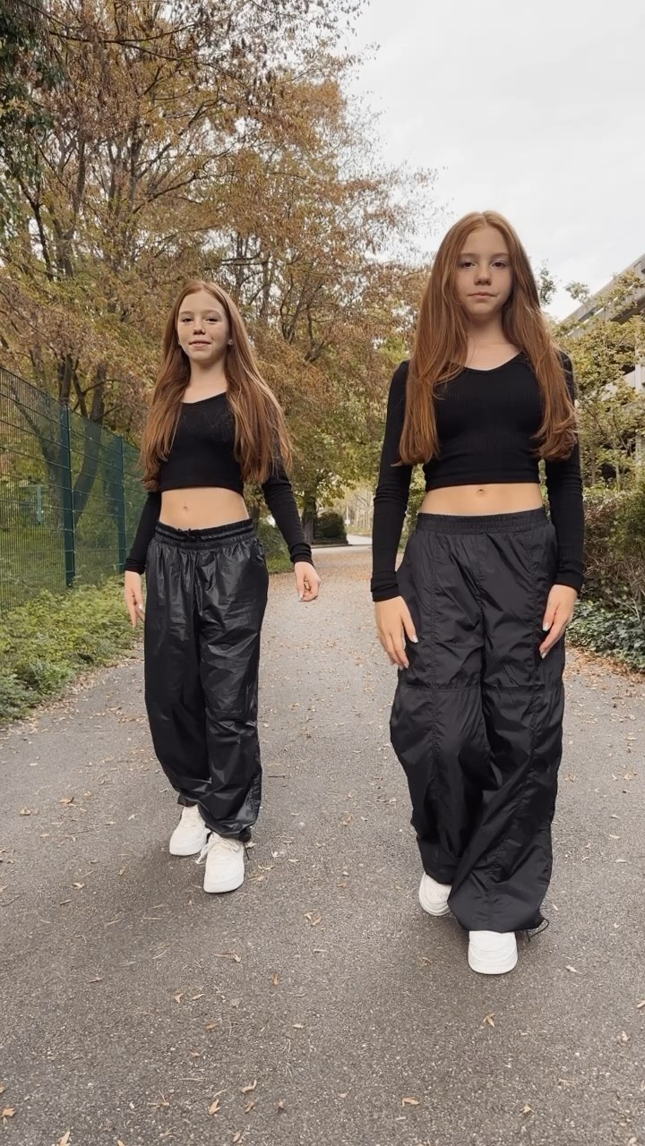 Smile 🖤🖤

#trendingreels #smile #twins