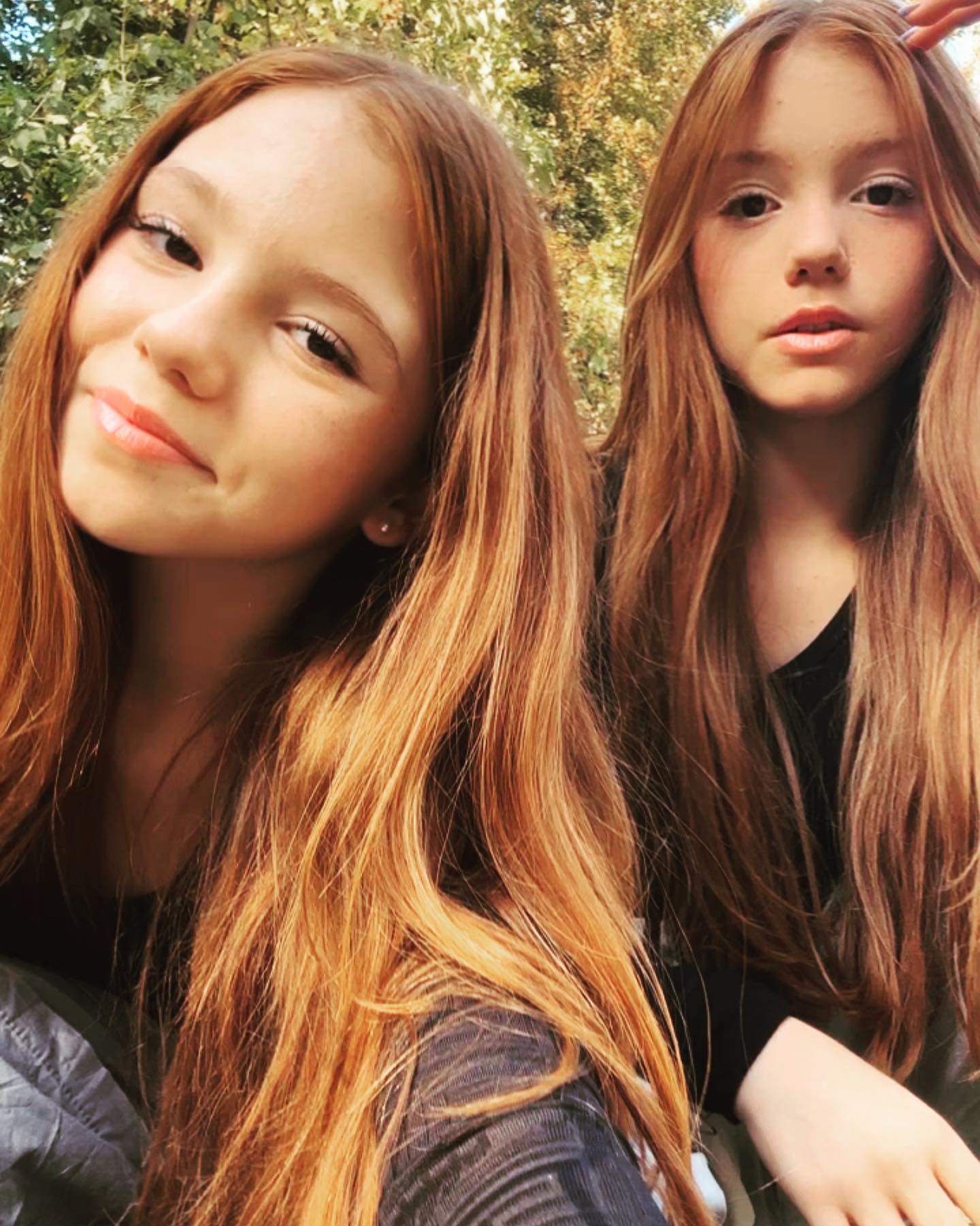🤎🫶🏻🤎
Eine treue Schwester ist tausend Freundinnen wert. 

#twins #beautiful #ginger #gingerhair #sty