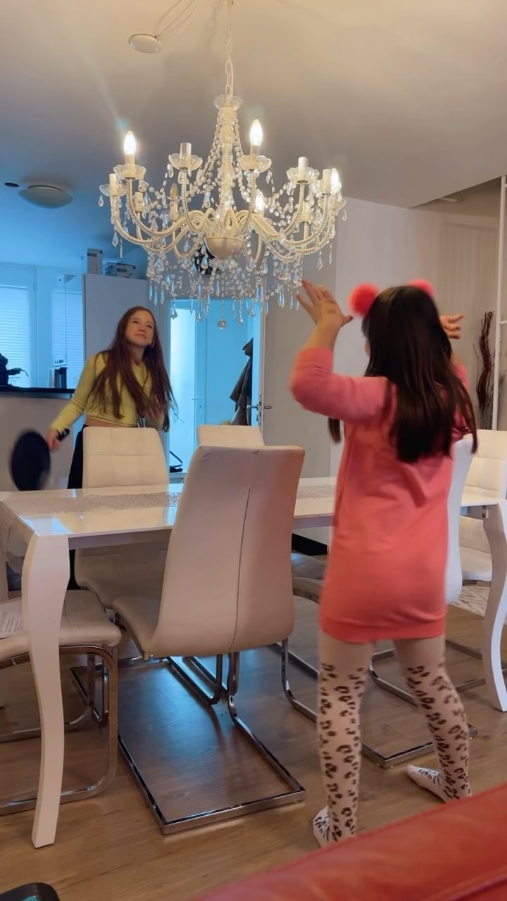 Sibling’s love 😂

Hand aufs Herz 😅 jeder hatte schon mal so eine Situation 🤣

#siblings #comedy #fun