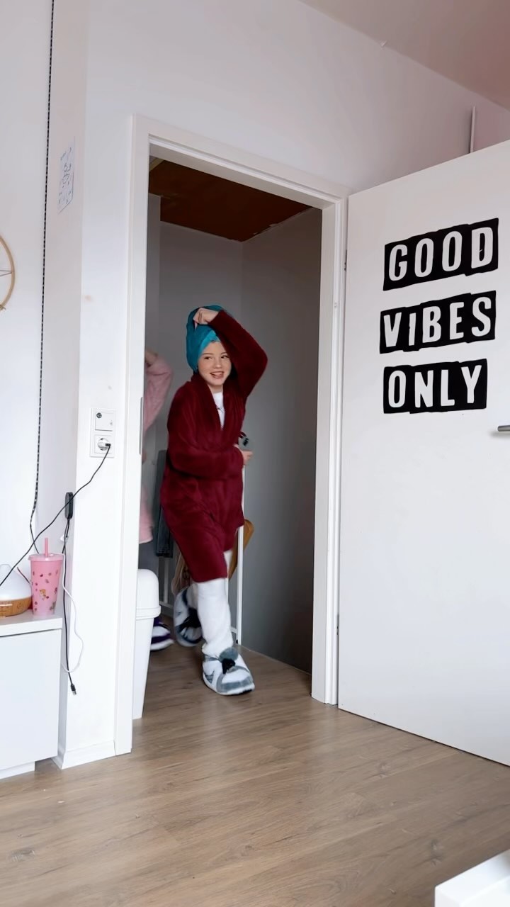 Guten morgen 🌞 
Ihr wolltet unbedingt das Outfit von Ostersonntag sehen 😁 

#style #transformation #