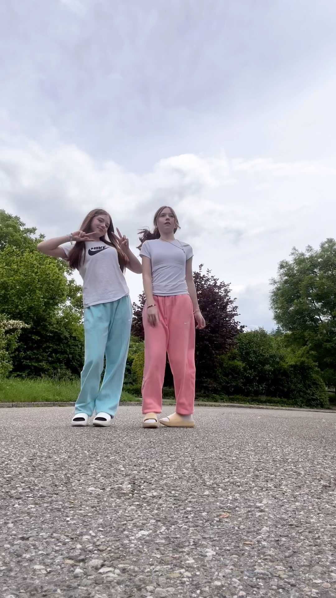 Wart ihr schon mal in Spanien? Wir sind jetzt zum ersten Mal hier und sind begeistert 🤩 

#twins #be