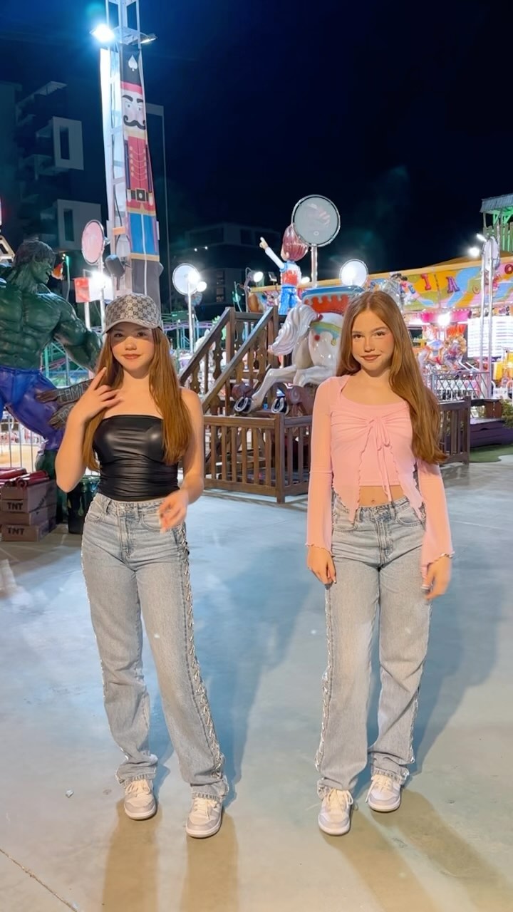 Wir hatten so eine tolle Zeit in Spanien 🇪🇸 

#twins #fun #beautiful #fypシ #fyp