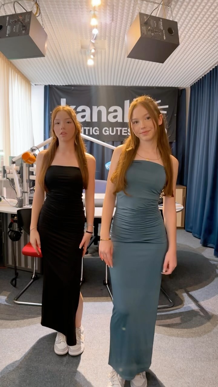 Gestern waren wir das erste mal im Radio 😃 war sehr spannend 😊

#twins #dance #beautiful #style #fun
