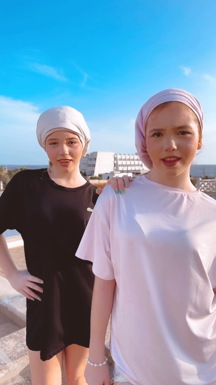 Wir lieben dieses Lied 🤩 markiert alle @shirindavid ⬇️

#twins #fun #fypシ #dance #trendingreels #bea
