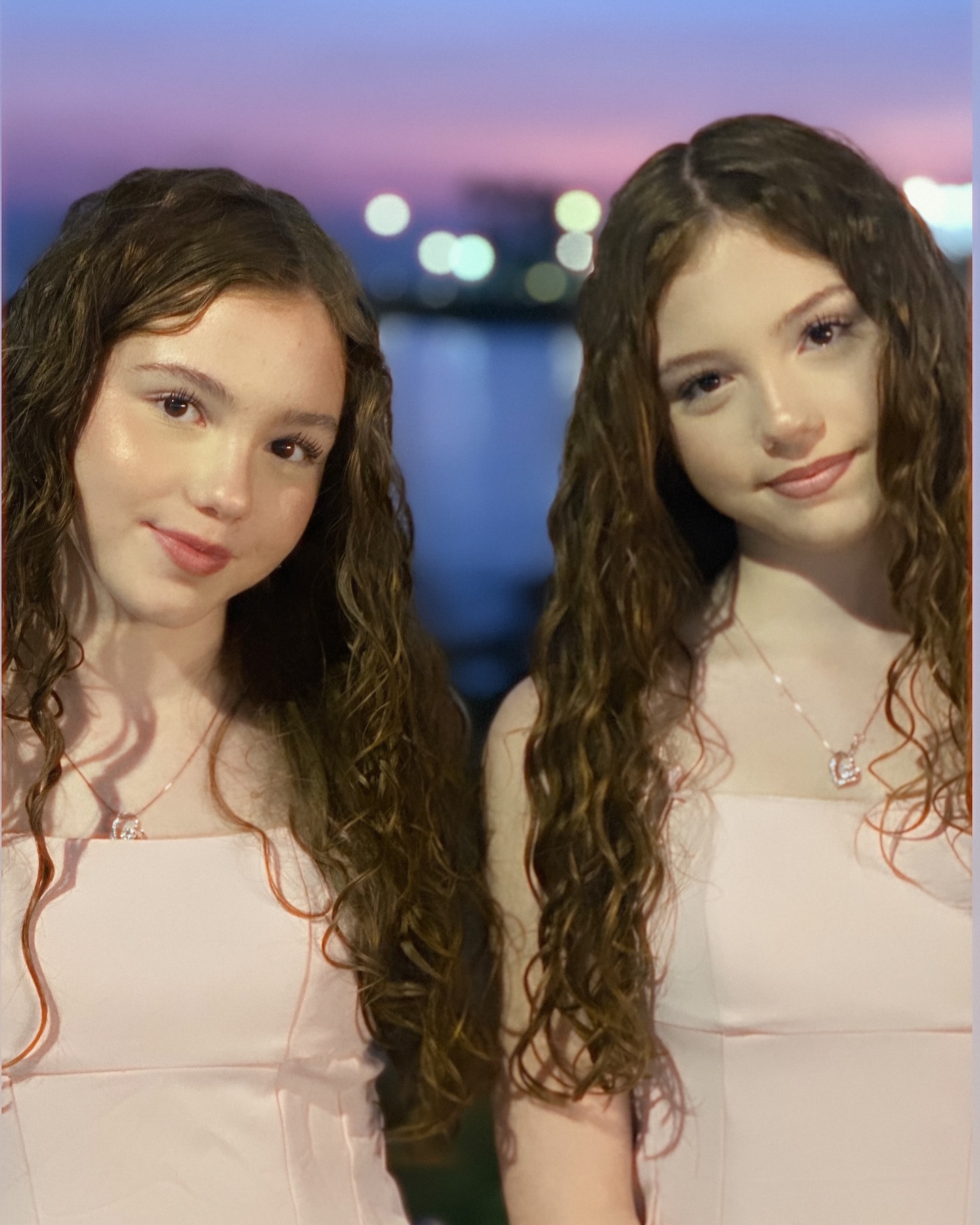 Habt einen schönen Tag 🫶🏻🎶

#picture #pictures #bild #twins #beauty #beautiful #holidays #holiday #i