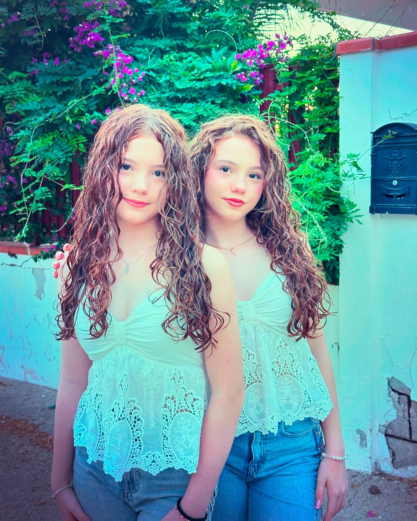 🫶🏻

#twins #picture #pictures #outfit #outfitoftheday #beauty #beautiful #loveit #pics