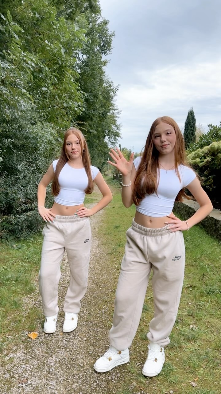 Lieblingsfarbe? ⬇️

#twins #dance #dancer #beautiful #fun #funny #trendingreels #trend #foryou #vira