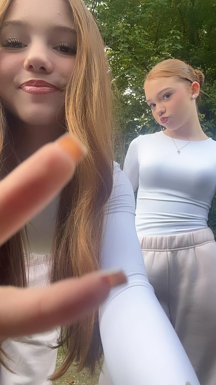Immer wieder das selbe Problem 😂

#twins #dance #dancers #viral #viralvideos #reels #fun #fail