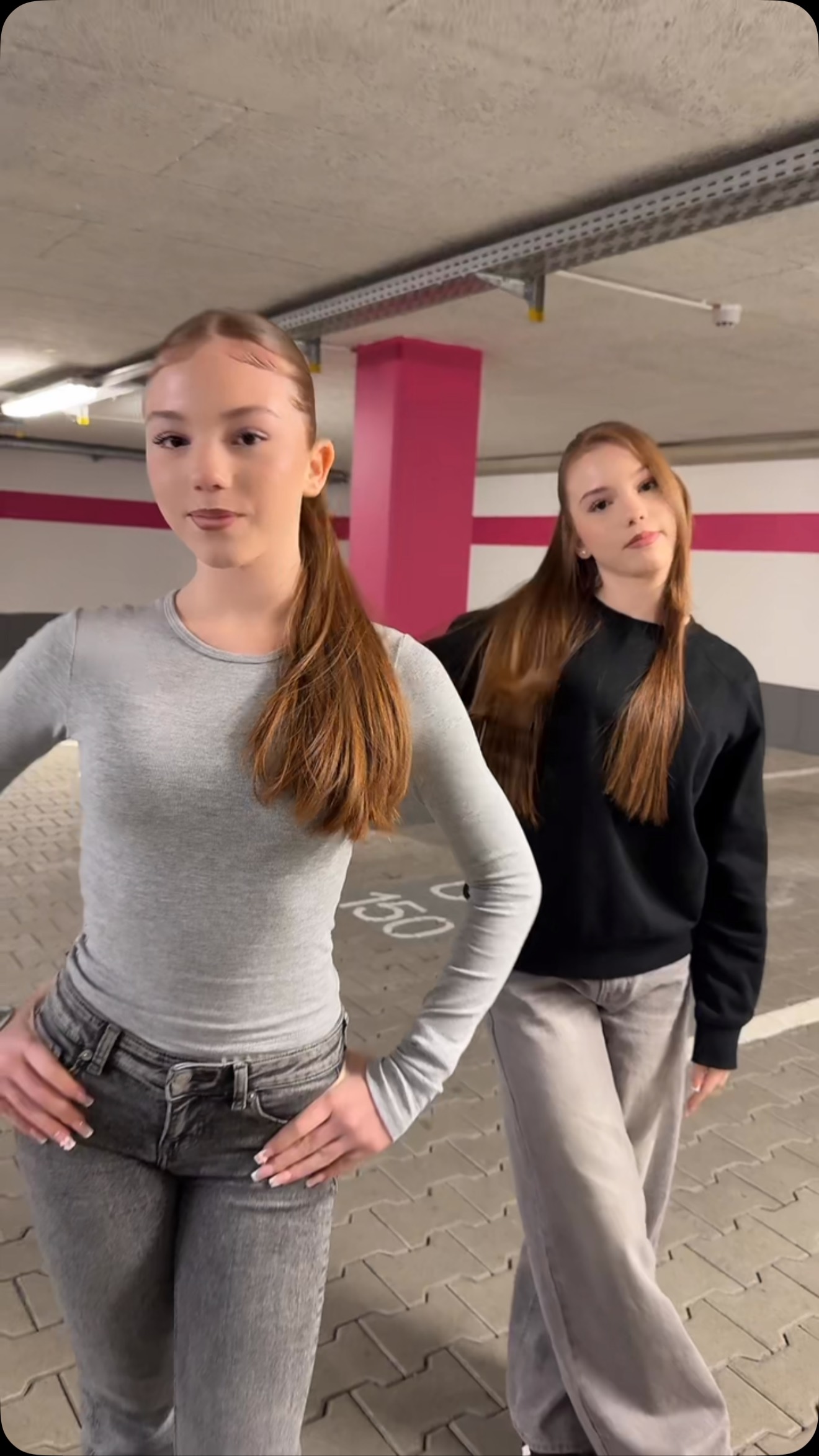 🫶🏻

#twins #fun #dance #trendingreels #fypシ #trend #beautiful #sisters