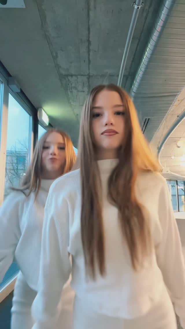 Bling bling bling

#twins #fun #trendingreels #beautiful #dance #fypシ #trend #viral #fyp