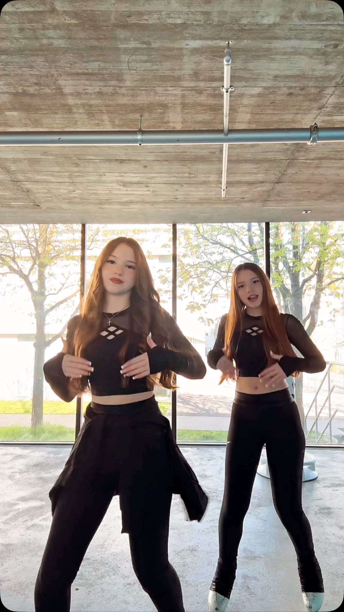 ✌🏼

#twins #fun #trendingreels #beautiful #trend #iceskating⛸