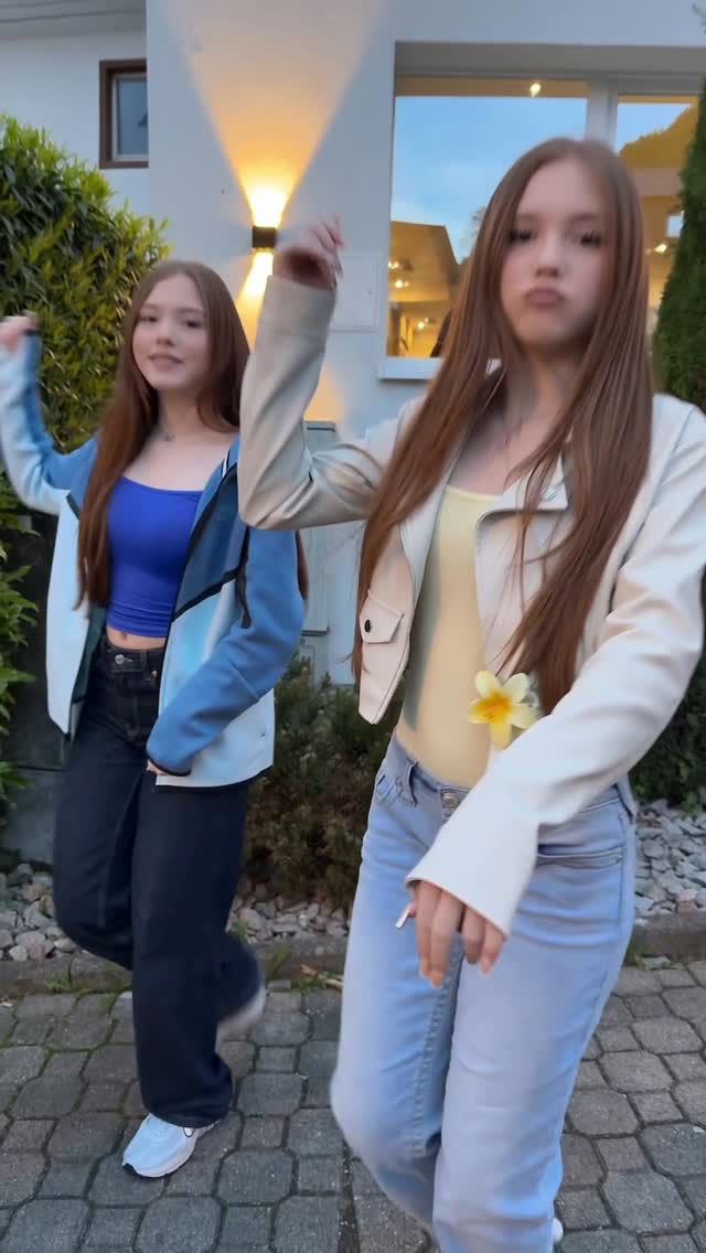 🫶🏻

#twins #fun #trendingreels #dance #trend #loveit #trendingreels #sisters