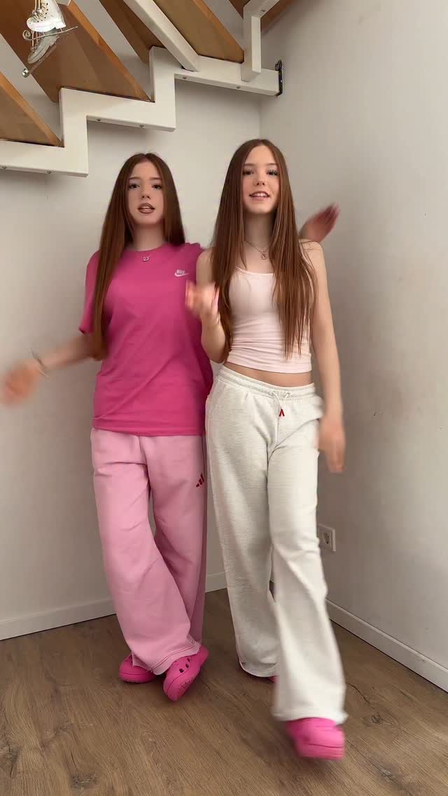 Ab nach Stuttgart 🫶🏻

#transtion #twins #fashiongirls #fashion #outfit #style
