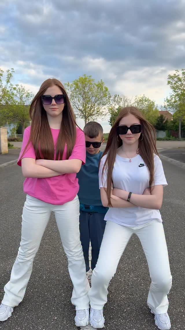Wie süß er ist 😍😍

#twins  #funnyvideos #funtimes #trendingreels #comedy #fun #trend #loveit