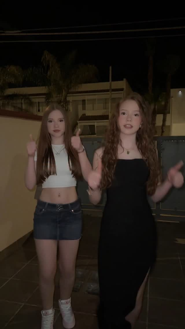 Lockige oder glatte Haare? 

#twins #fun #dance #trendingreels #hair #curls #italy