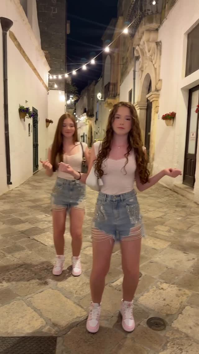 👀👀

#trend #fun #twins 
Freust du dich morgen auf die Schule?