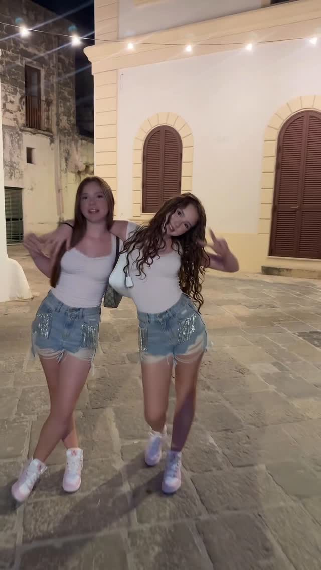 🫶🏻✌🏼 

#trend #fun #twins #tiktok #besties