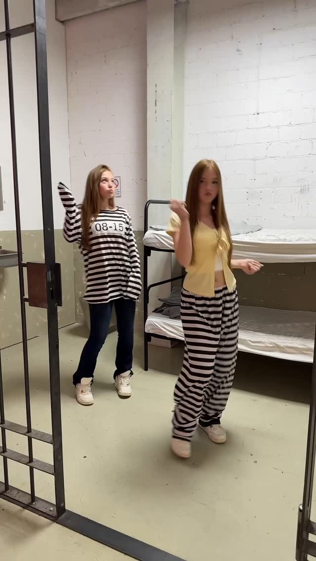Immer an deiner Seite ⛓️😂

#twins #fun #trendingreels #beautiful #dance #unstoppable #funnyvideos #f