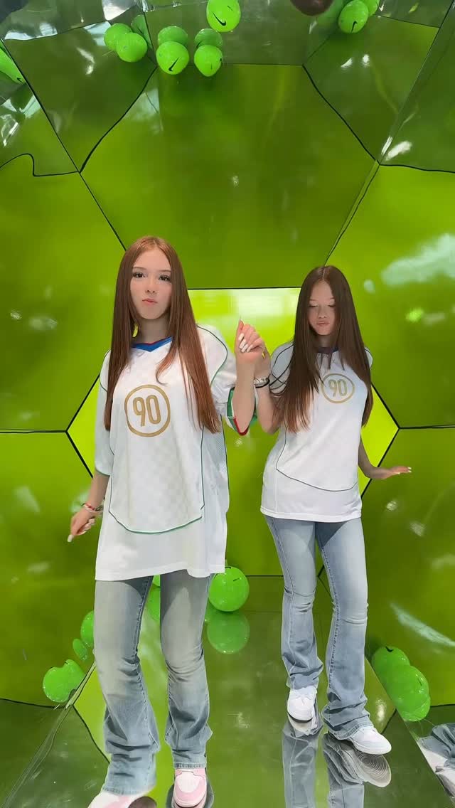 Wo sind wir gerade? 

@nike @zalando 

#twins #fun #trendingreels #beautiful #dance #trend #fypシ #tr