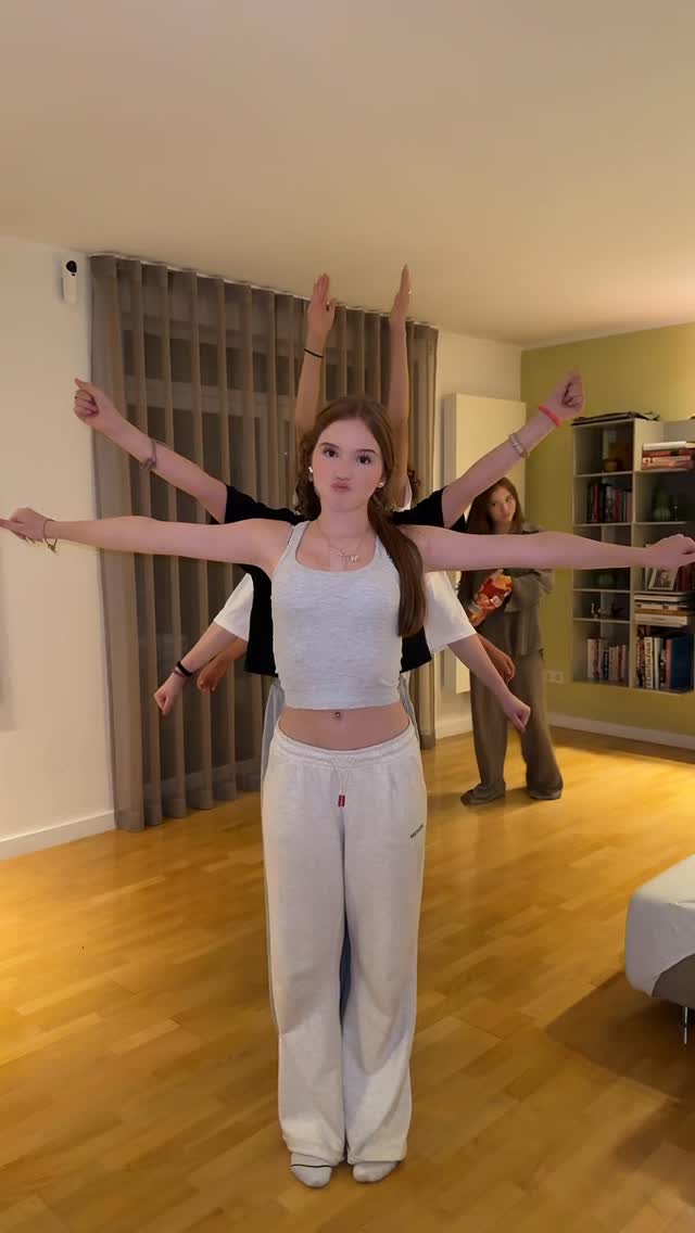Es hat so viel spaß gemacht 🫶🏻

#twins #fun #trendingreels #beautiful #dance #friends #party #fypシ