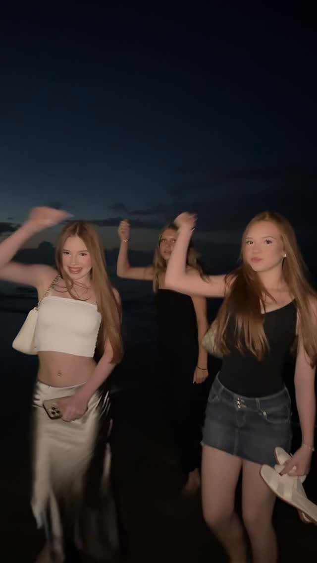 🐚🐚🐚

#twins #fun #beautiful #sea #holidays #summer #dance #beachlife